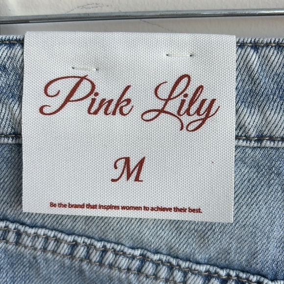 Pink Lily Distressed Jean Shorts Size Medium NEW! - Picture 4 of 4